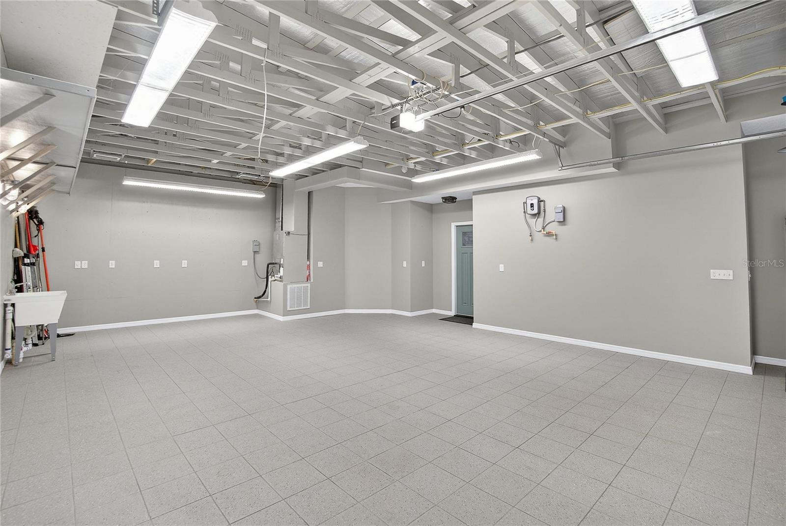 30' x 50' detached garage and apartment