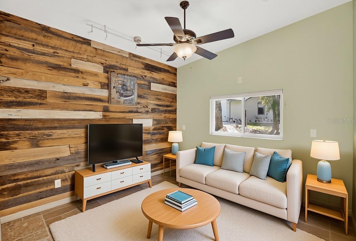 1 bedroom, 1 bath, kitchenette and living room