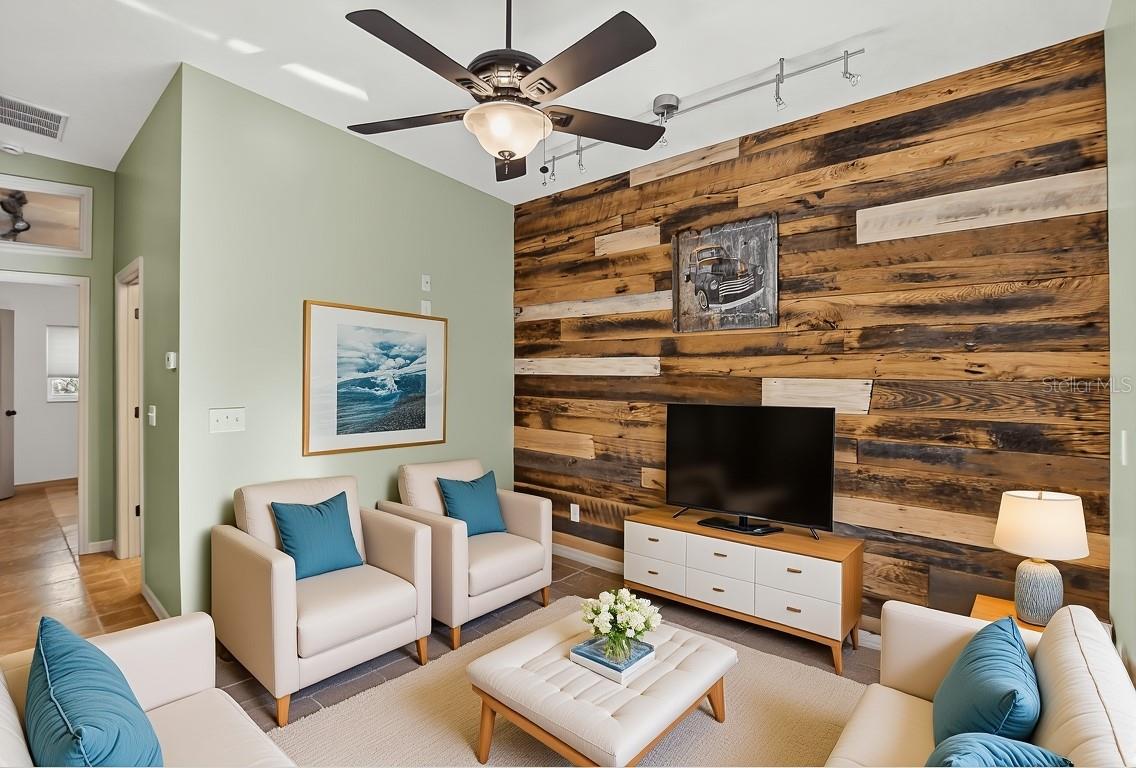 1 bedroom, 1 bath, kitchenette and living room