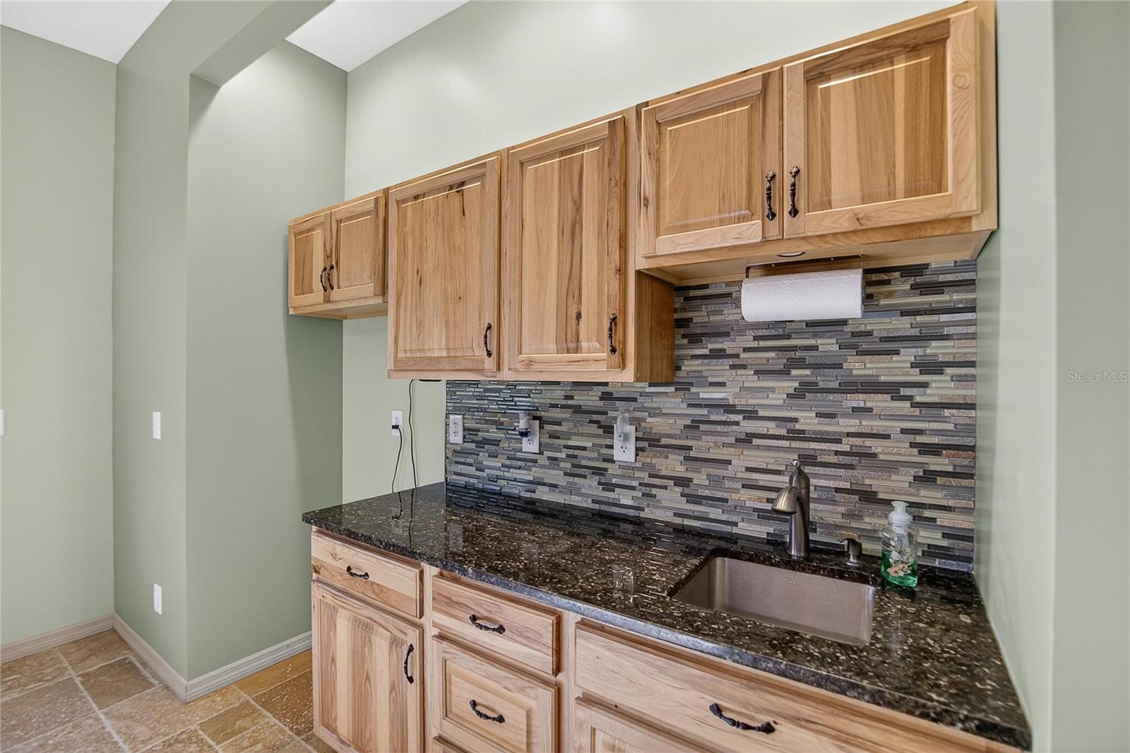 1 bedroom, 1 bath, kitchenette and living room