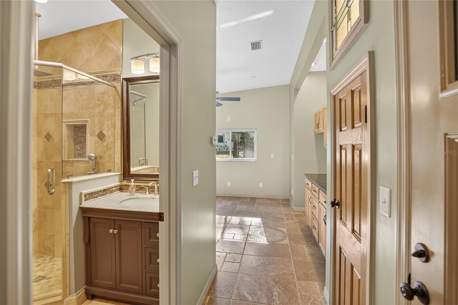 1 bedroom, 1 bath, kitchenette and living room