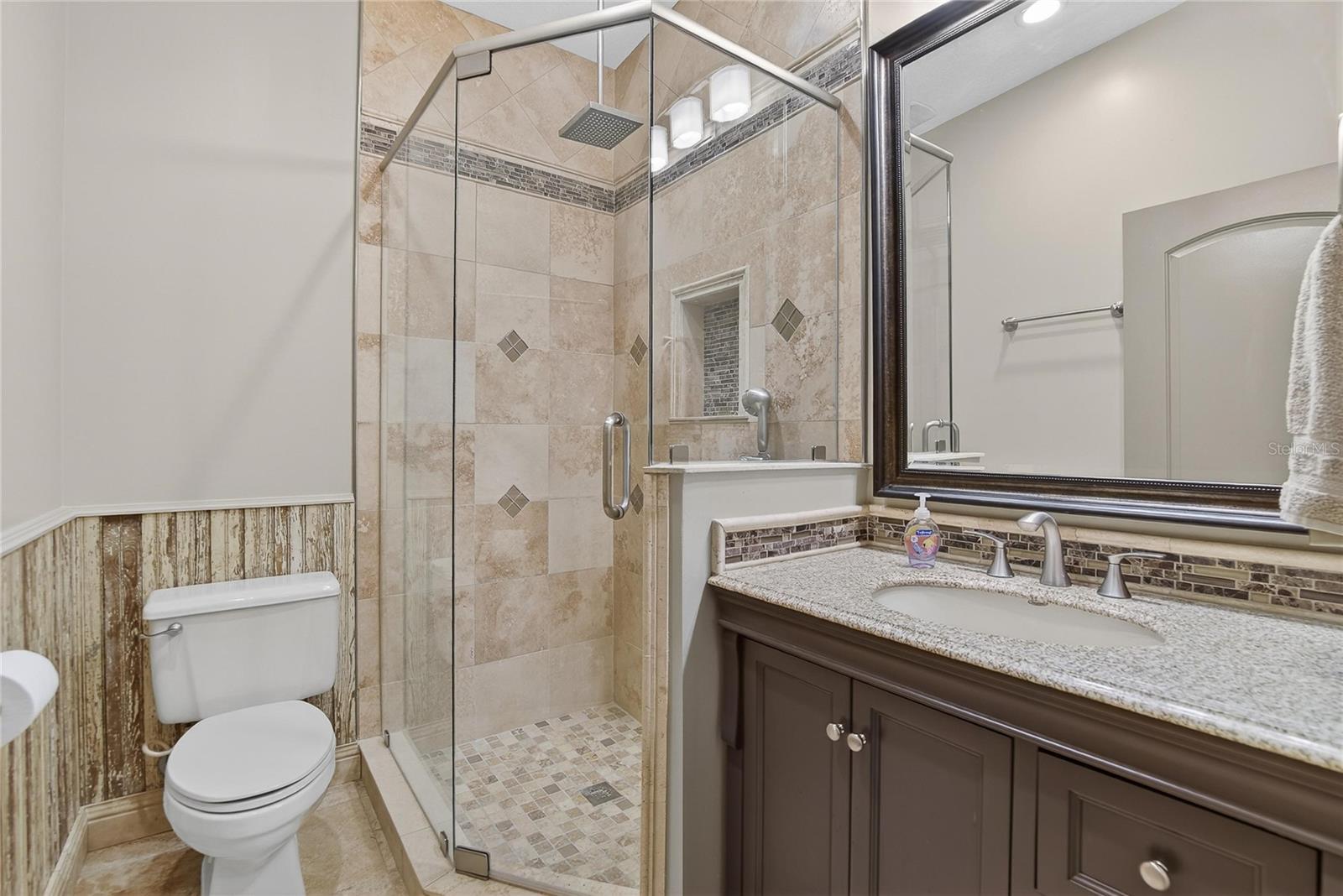 1 bedroom, 1 bath, kitchenette and living room