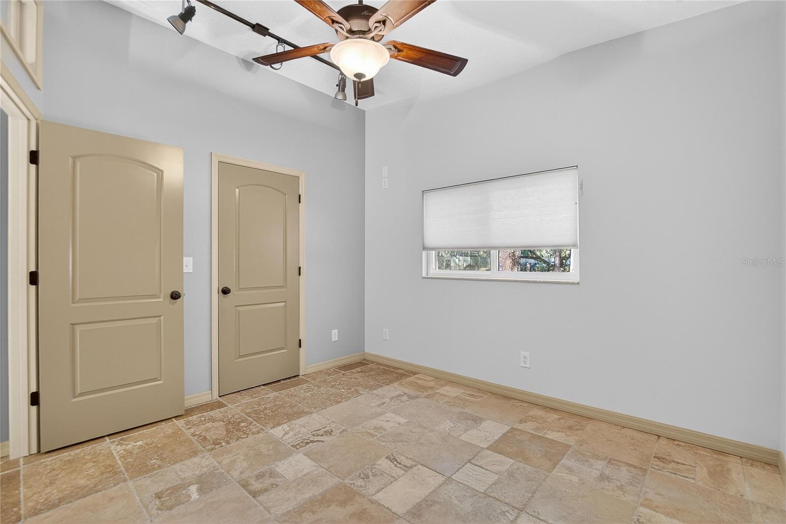 1 bedroom, 1 bath, kitchenette and living room