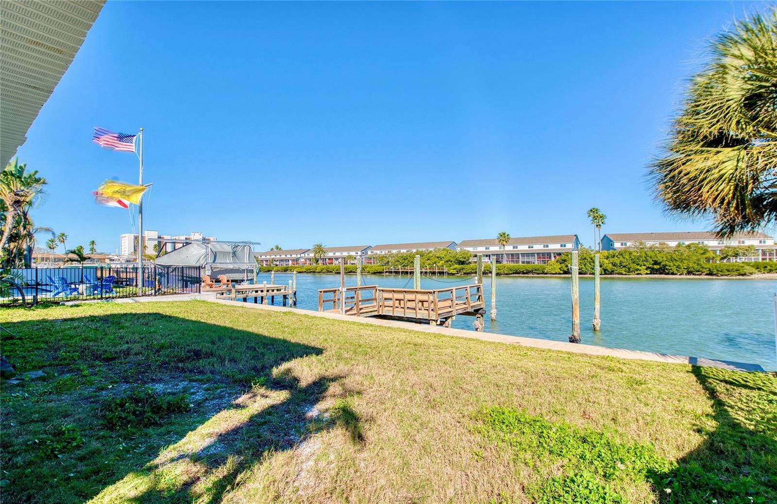 Older photo for yacht size reference