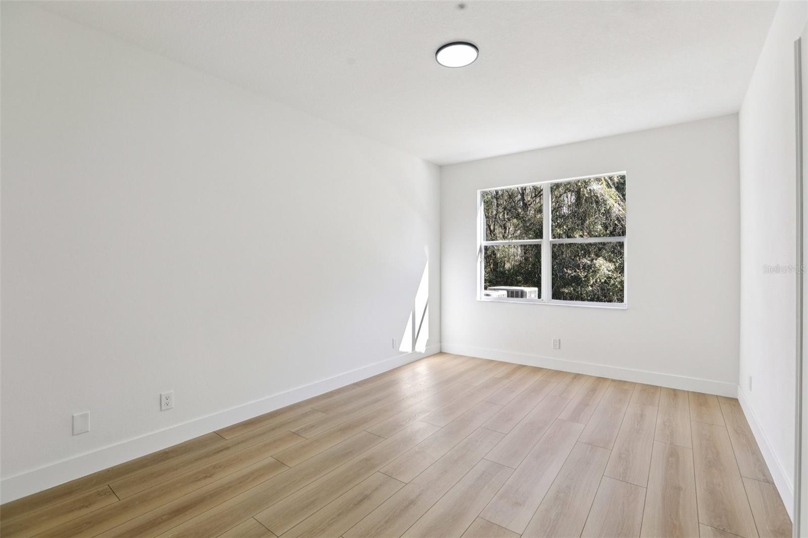 1st Floor Bedroom/Office