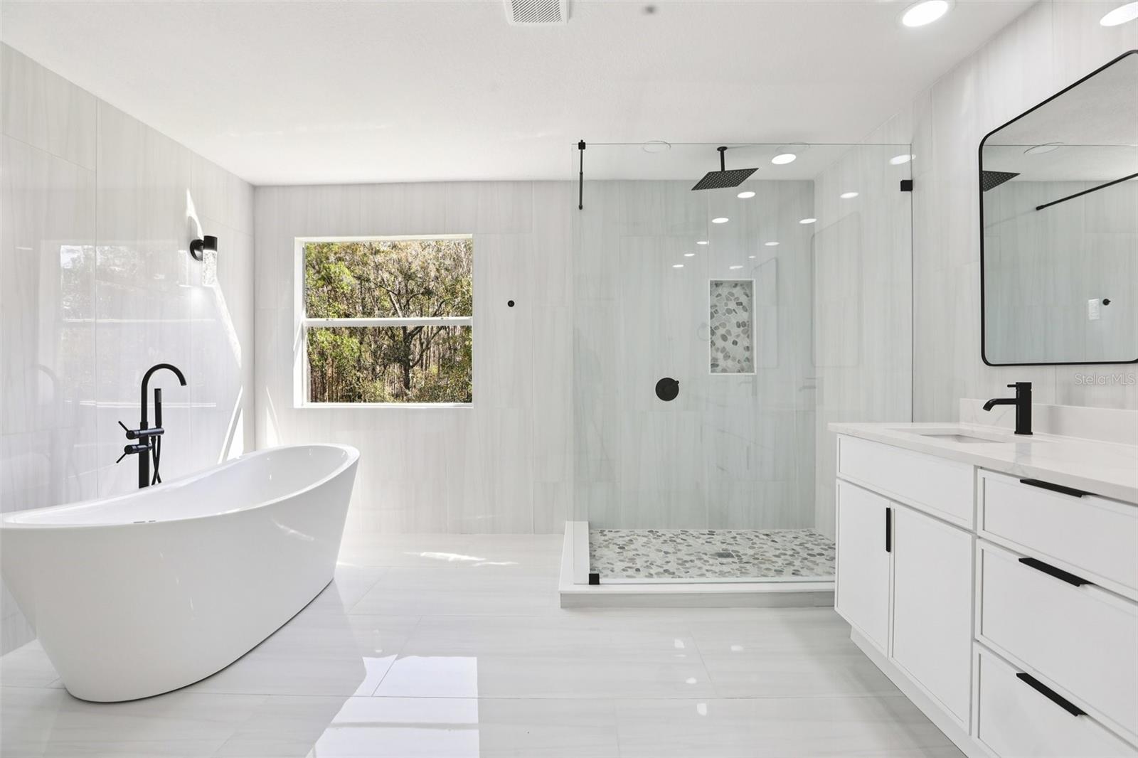 Master Bathroom (2nd Floor)