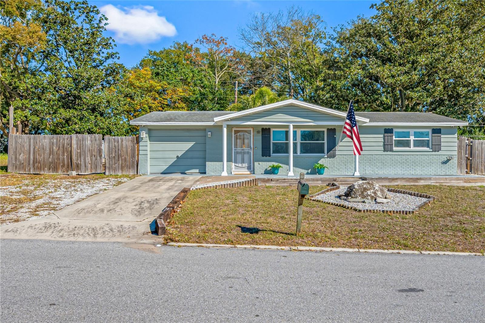 Welcome to 3412 Peterborough Street in Holiday, Florida.