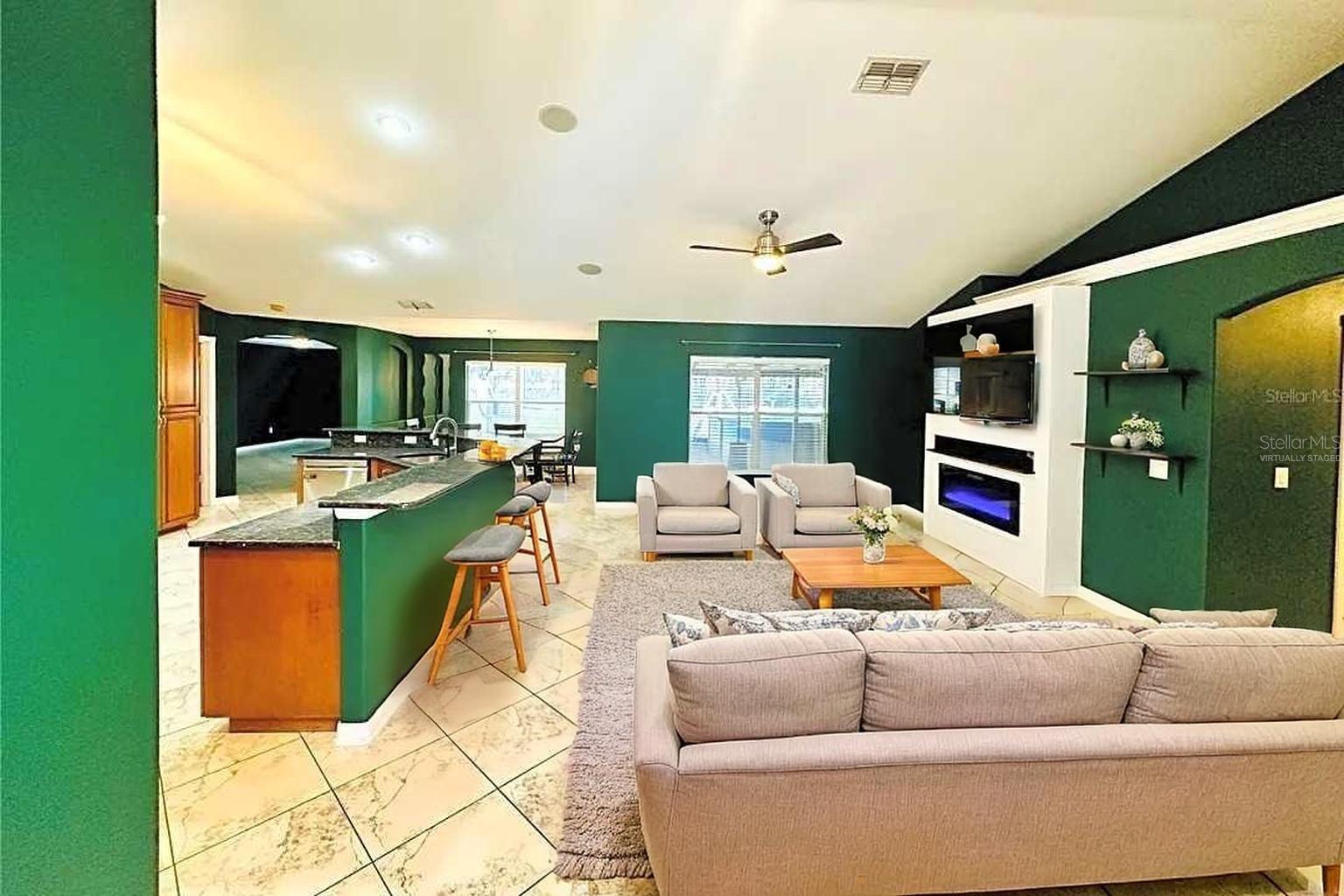 Living(Virtually Staged)