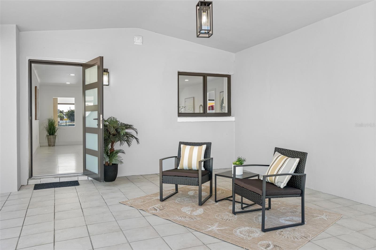 Covered entry way.  Come on in!