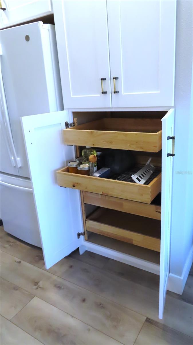 Pull-out Shelving