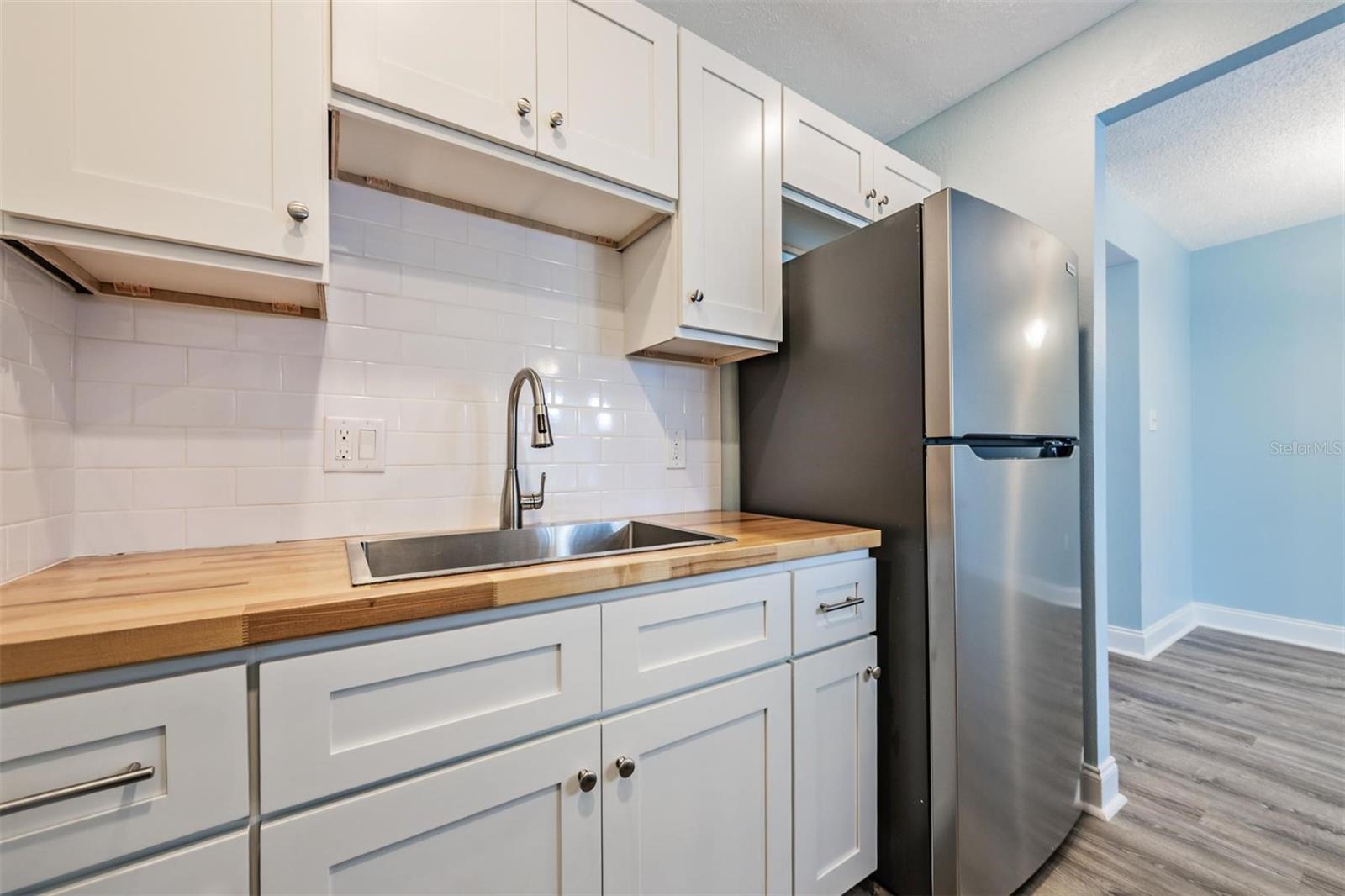 Tile backsplash and farmhouse style sink