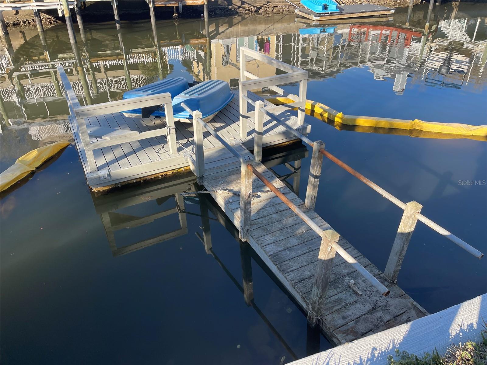 Floating dock