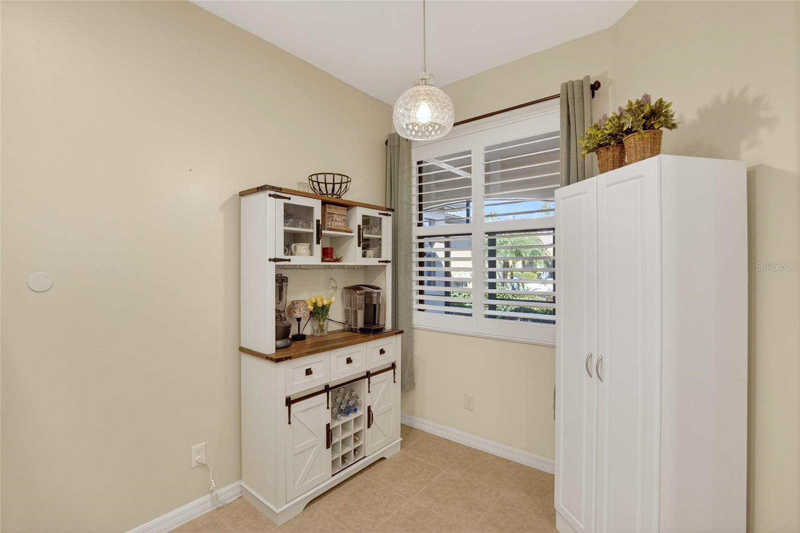 Kitchen /Bistro area