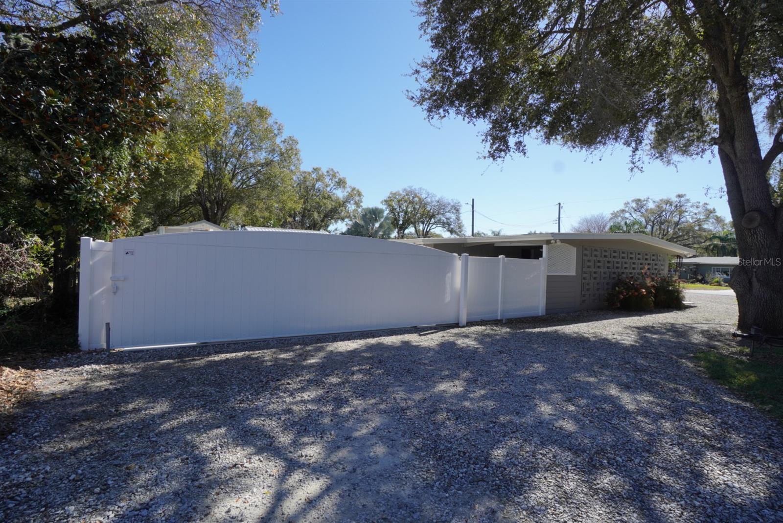 Side entrance rolling gate