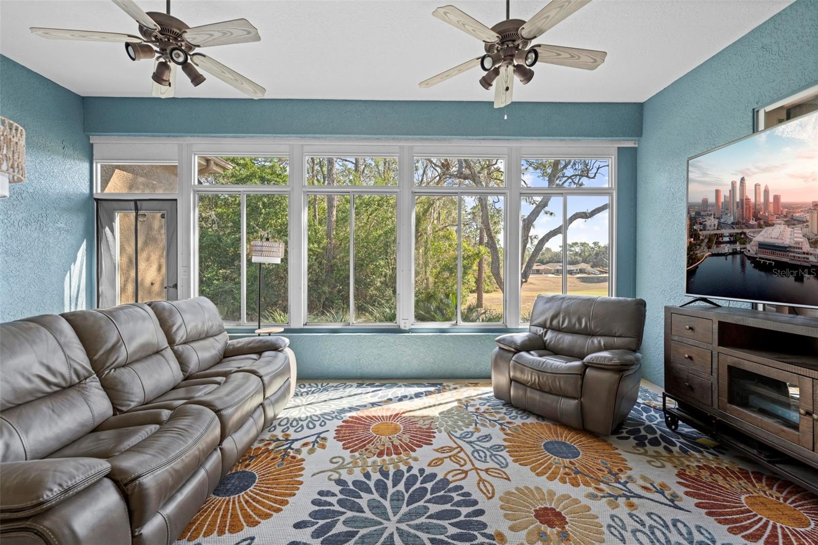 LARGE Florida room...