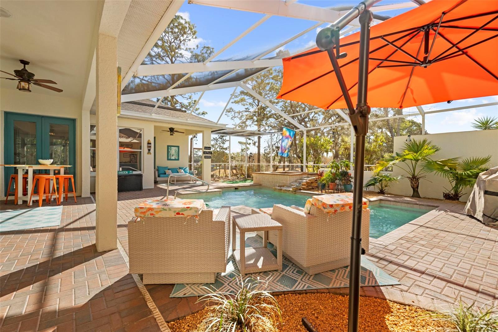 Look at this courtyard pool!