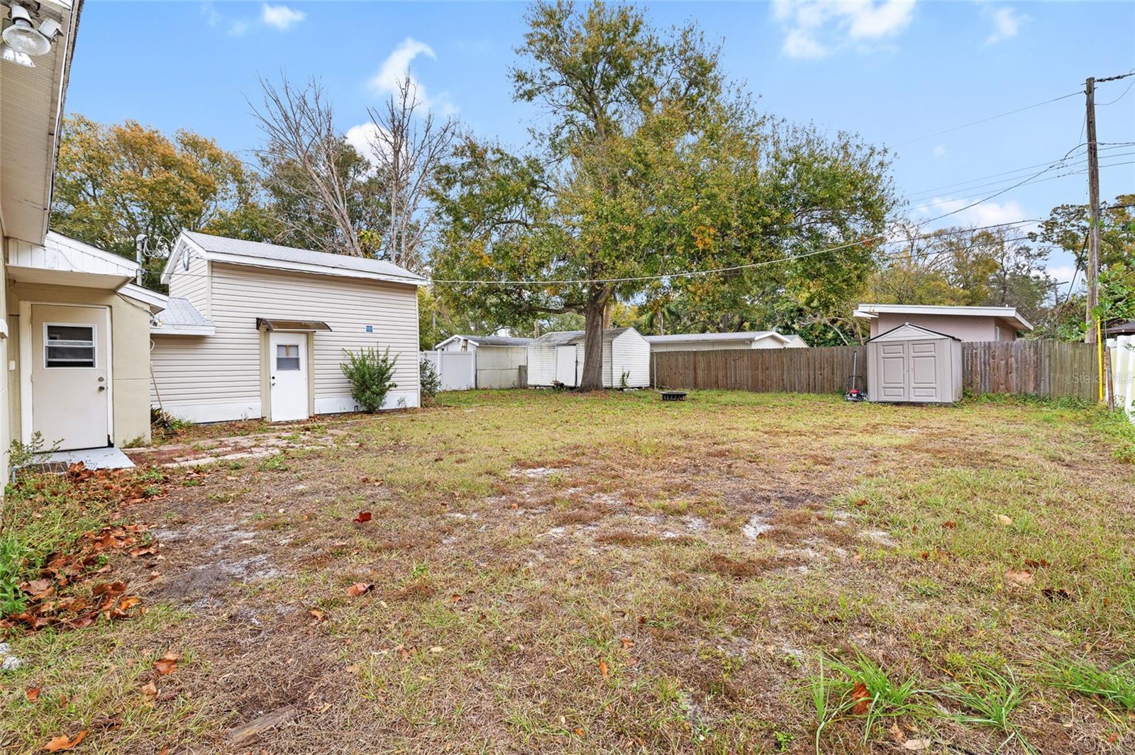 Oversized lot - backyard
