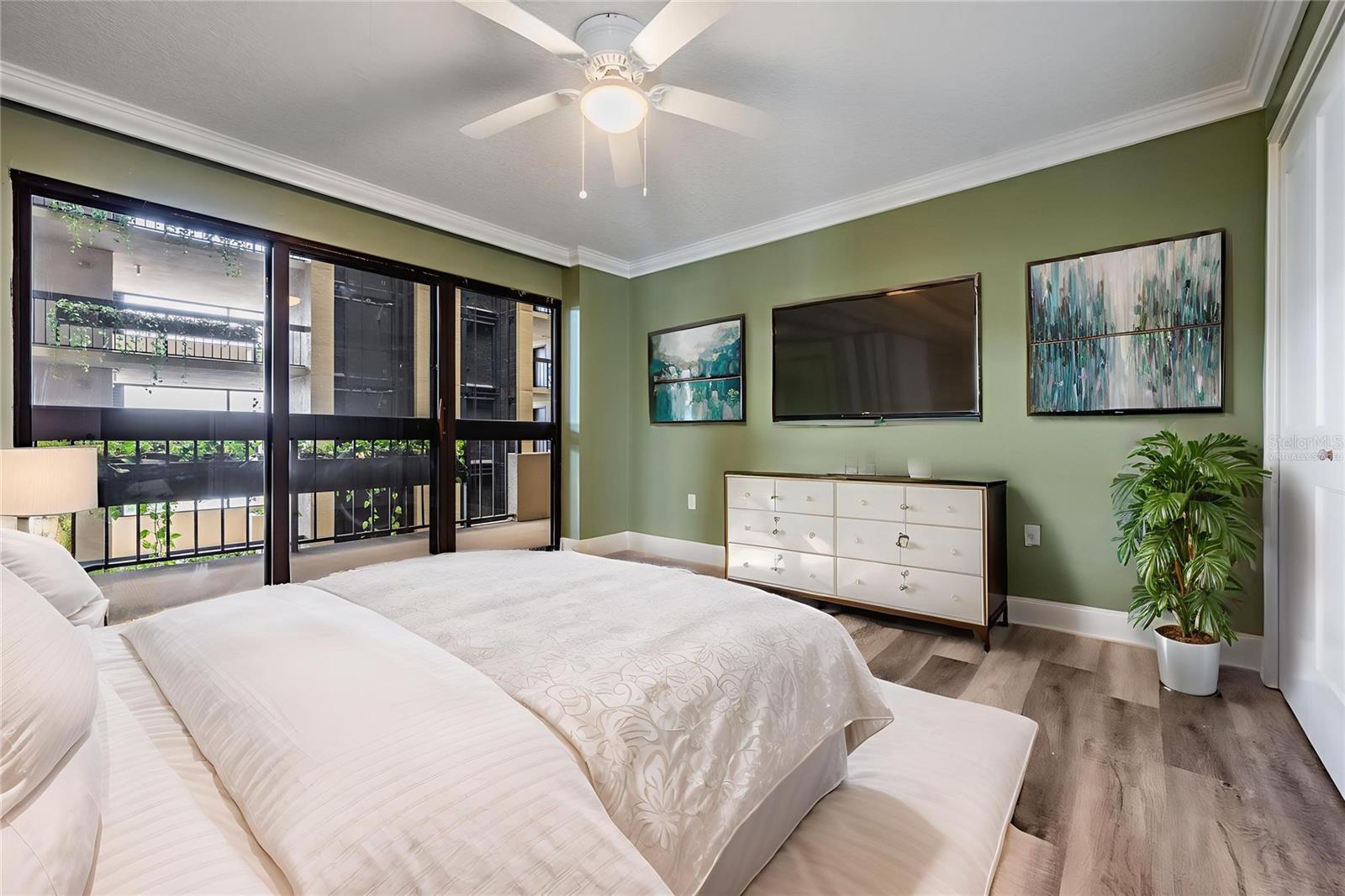 This photo has been Virtually Staged.