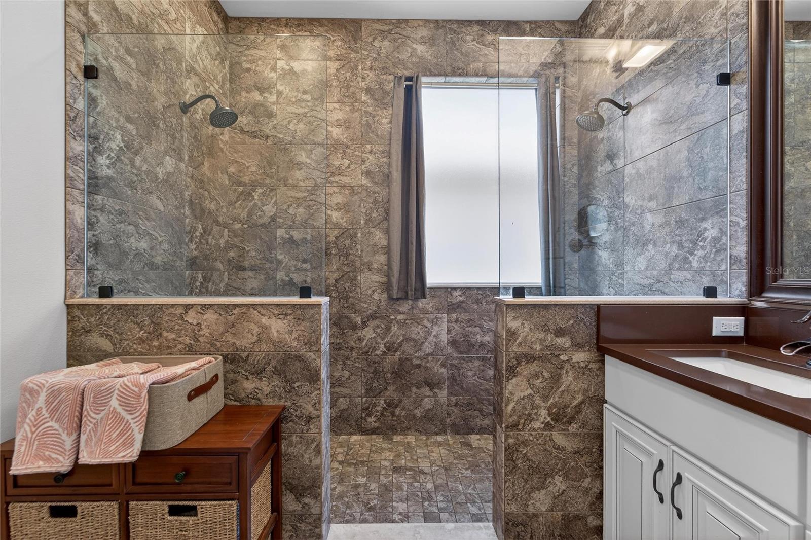 Main Bedroom Walkin Dual Shower Heads