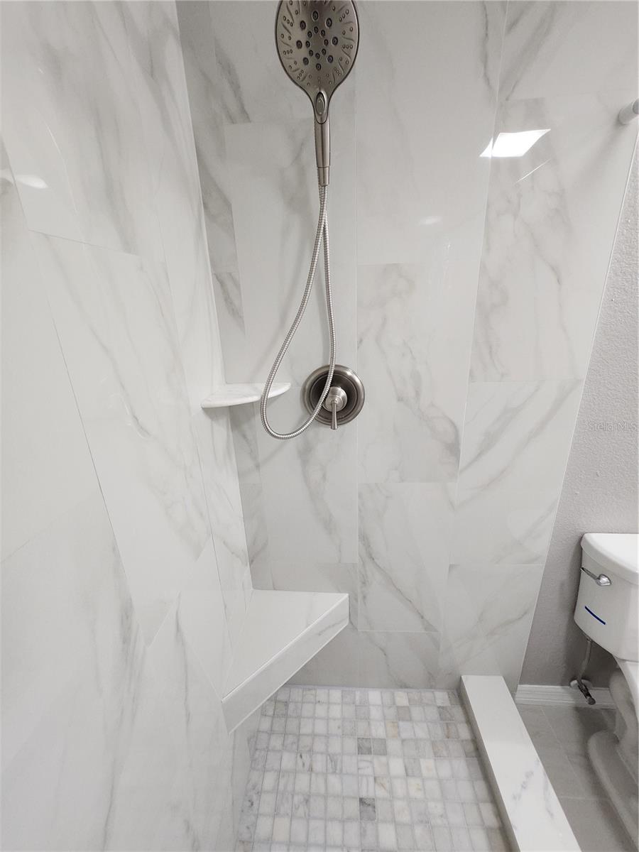 Shower with shelving