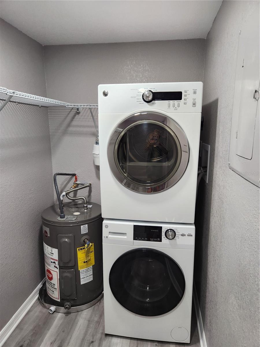 full size washer and dryer - only unit that has this