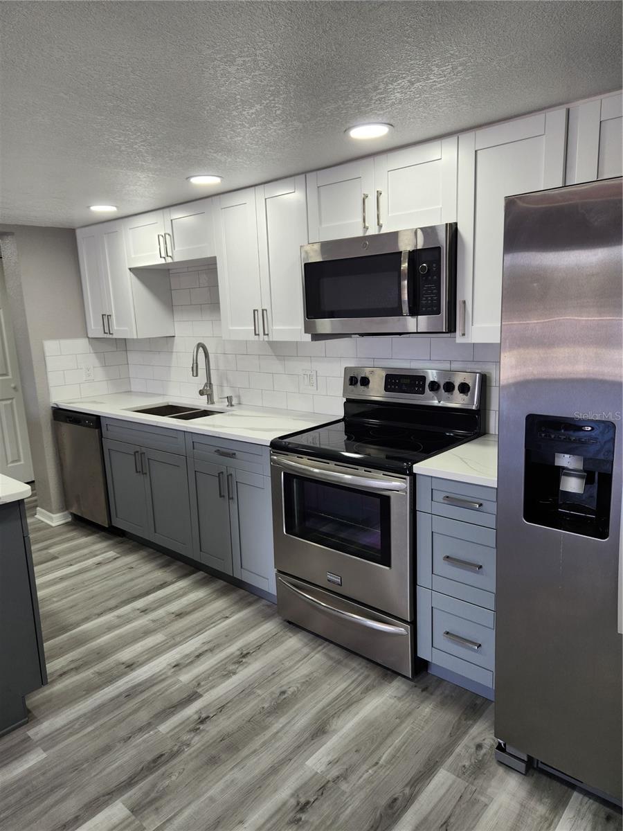 STAINLESS STEEL APPLIANCES