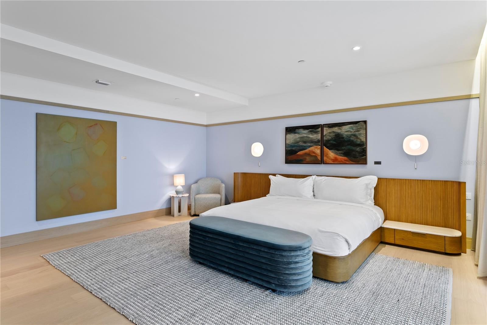 2 luxurious Guest Suites with Room Service