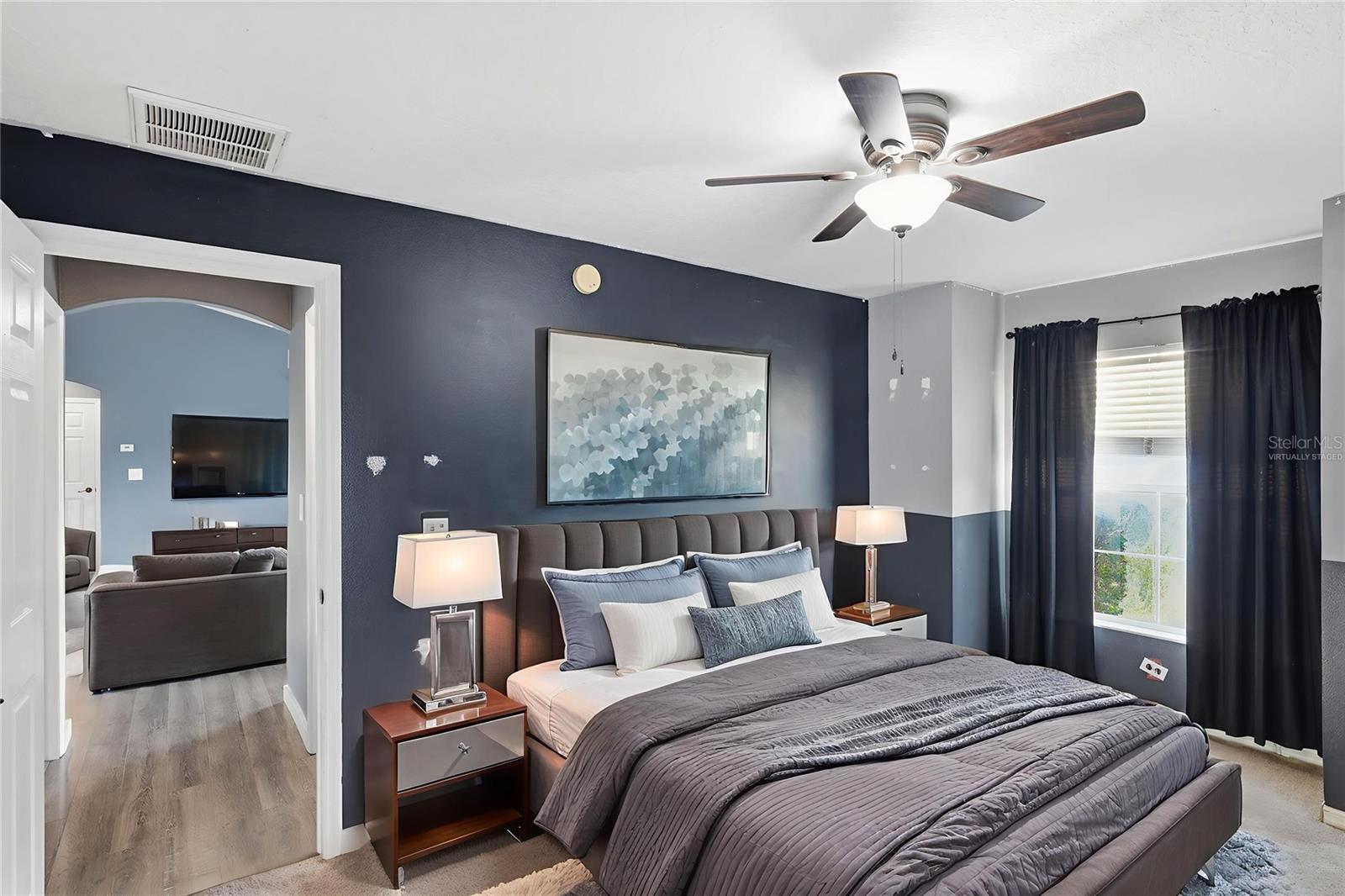 This photo has been Virtually Staged.