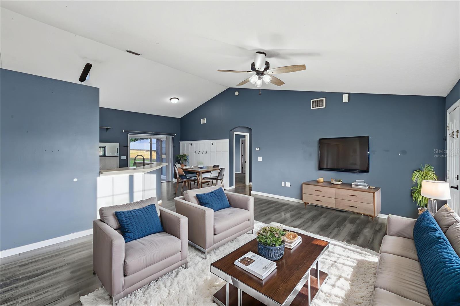 This photo has been Virtually Staged.