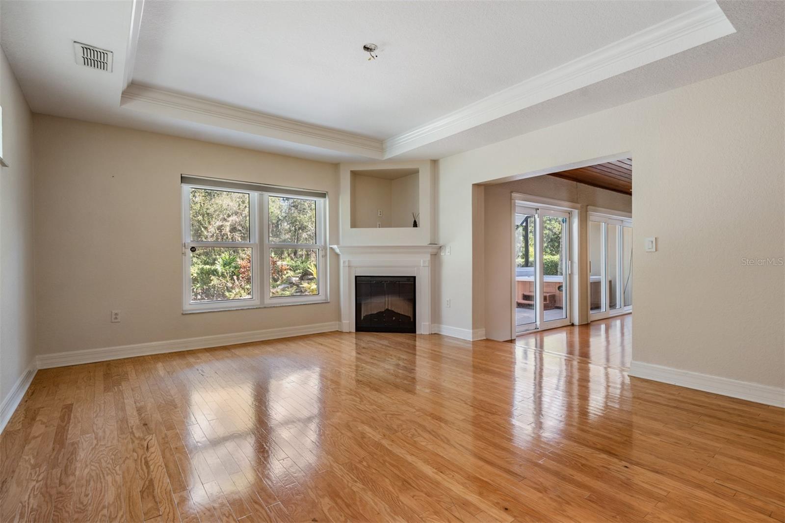 Family room/leisure room or Formal dining room with fireplace@