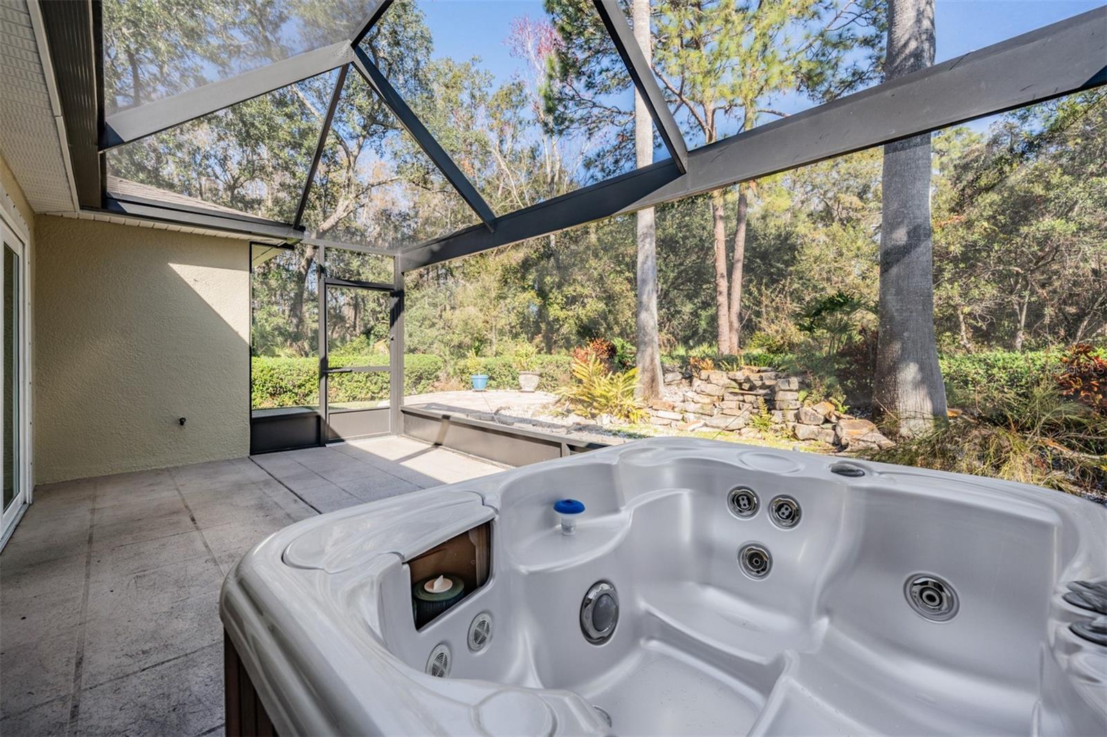 Therapeautic hot tub conveys