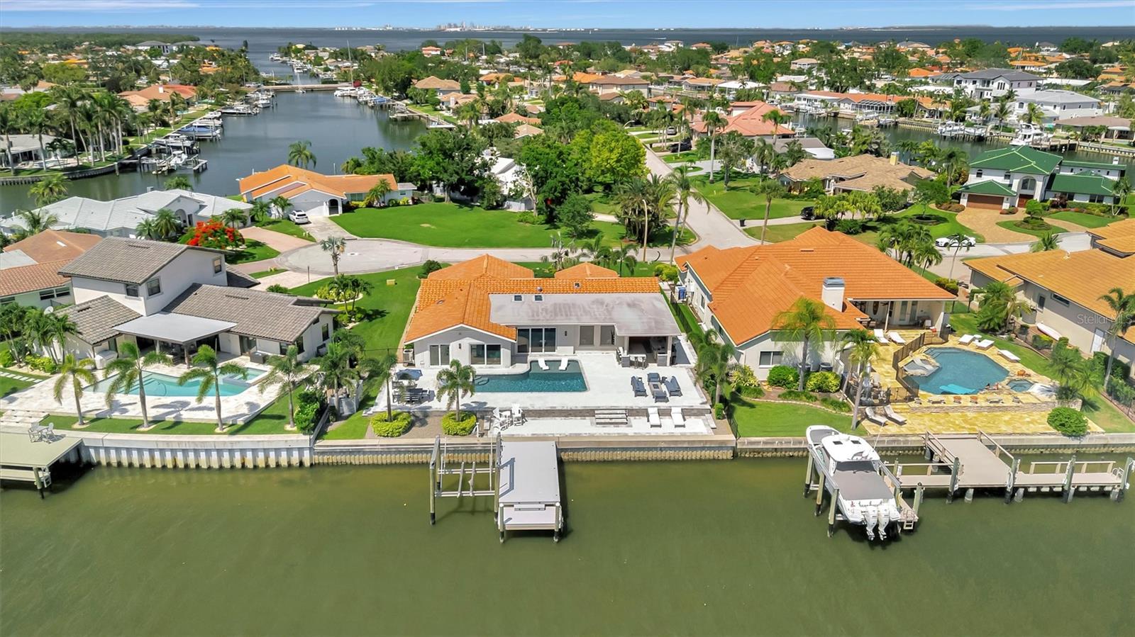 1901 Kansas Ave NE with Downtown Tampa in the background.