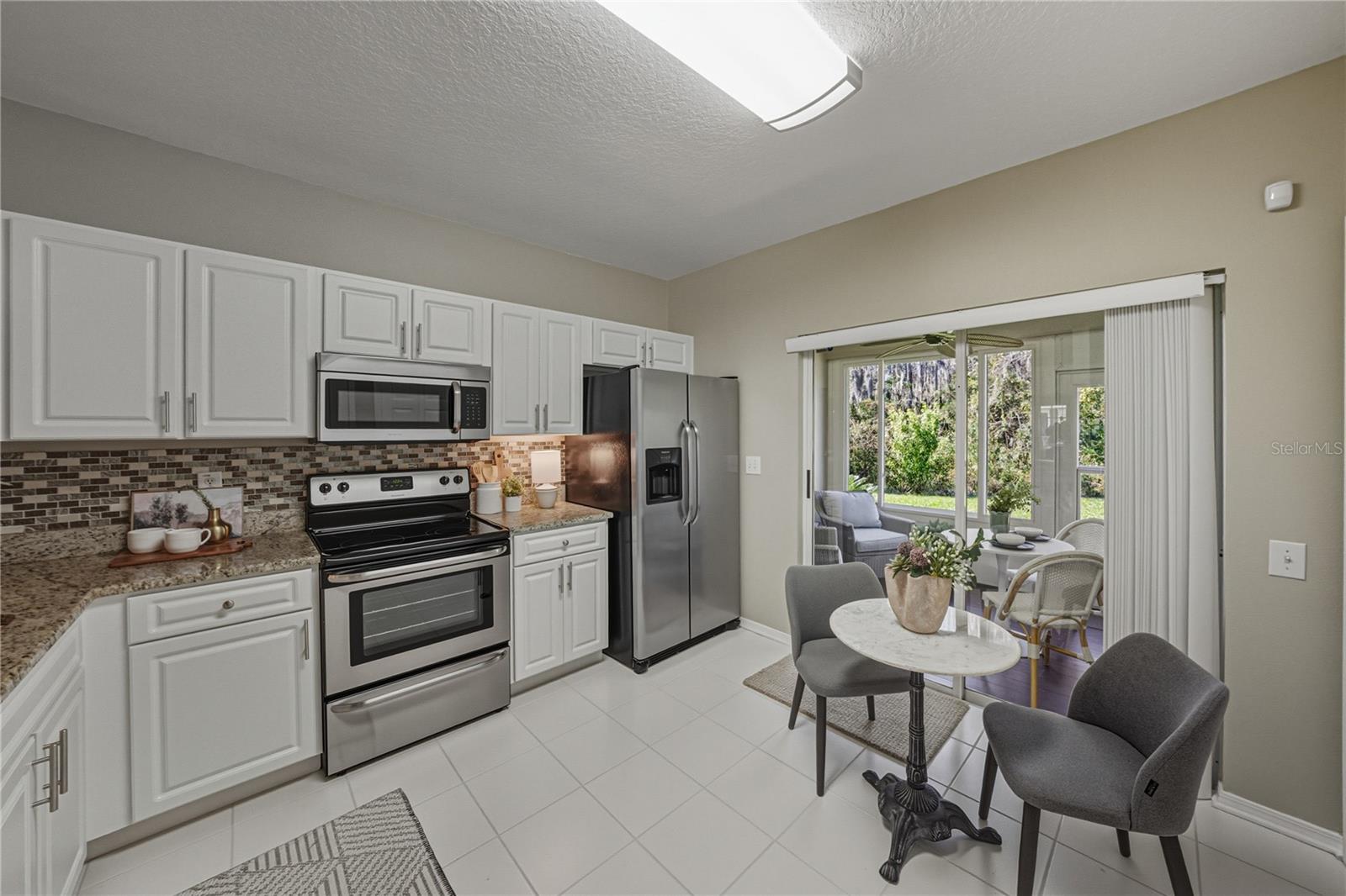 Kitchen with Eat in Area