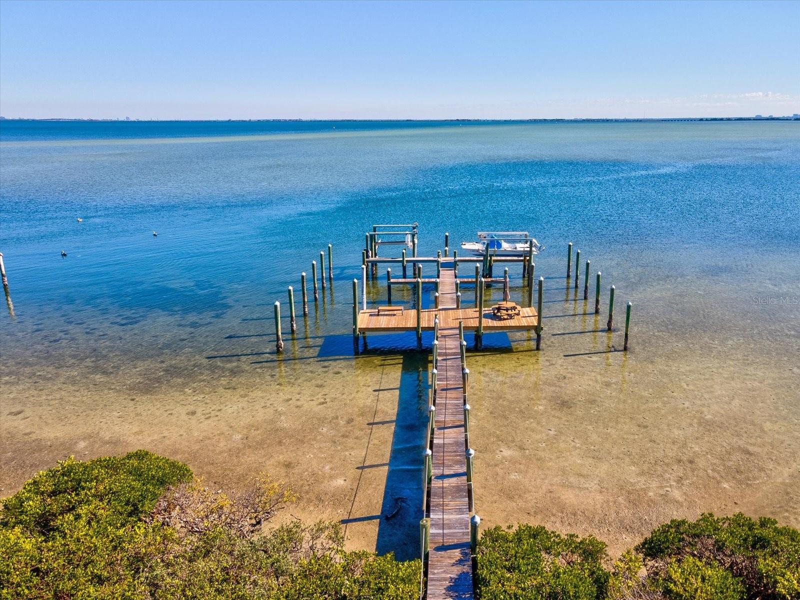 Docks/Slips Unit 4 has 6lb Boat Lift