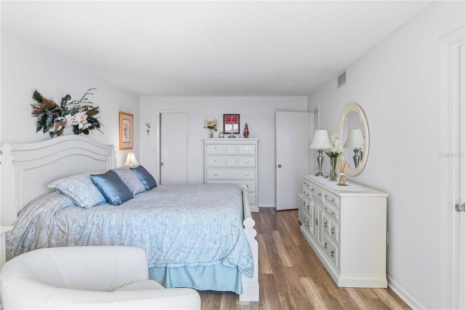 Spacious main bedroom! Walk in closet