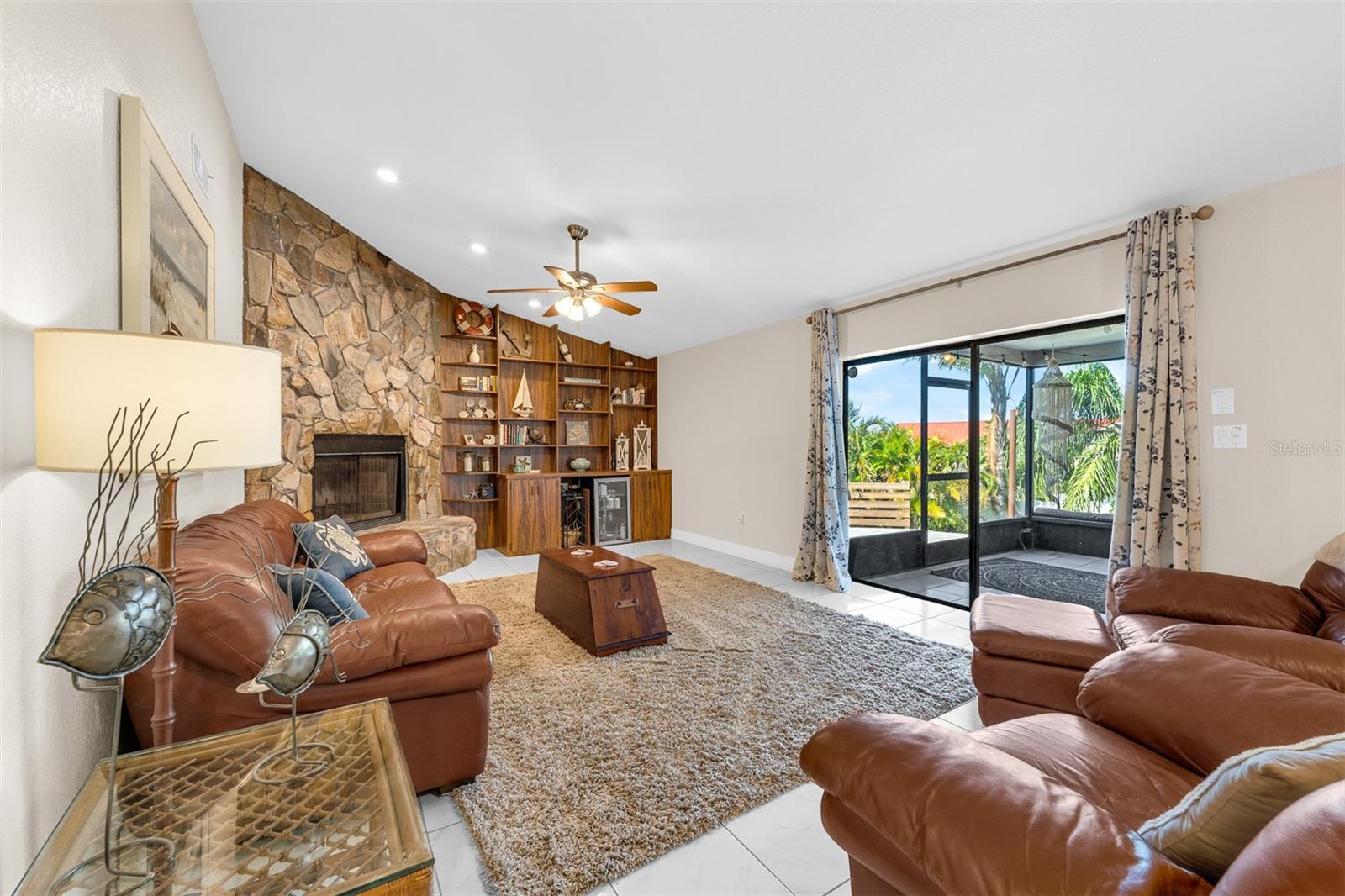 Plenty of privacy and lots of open space. Great for entertaining.