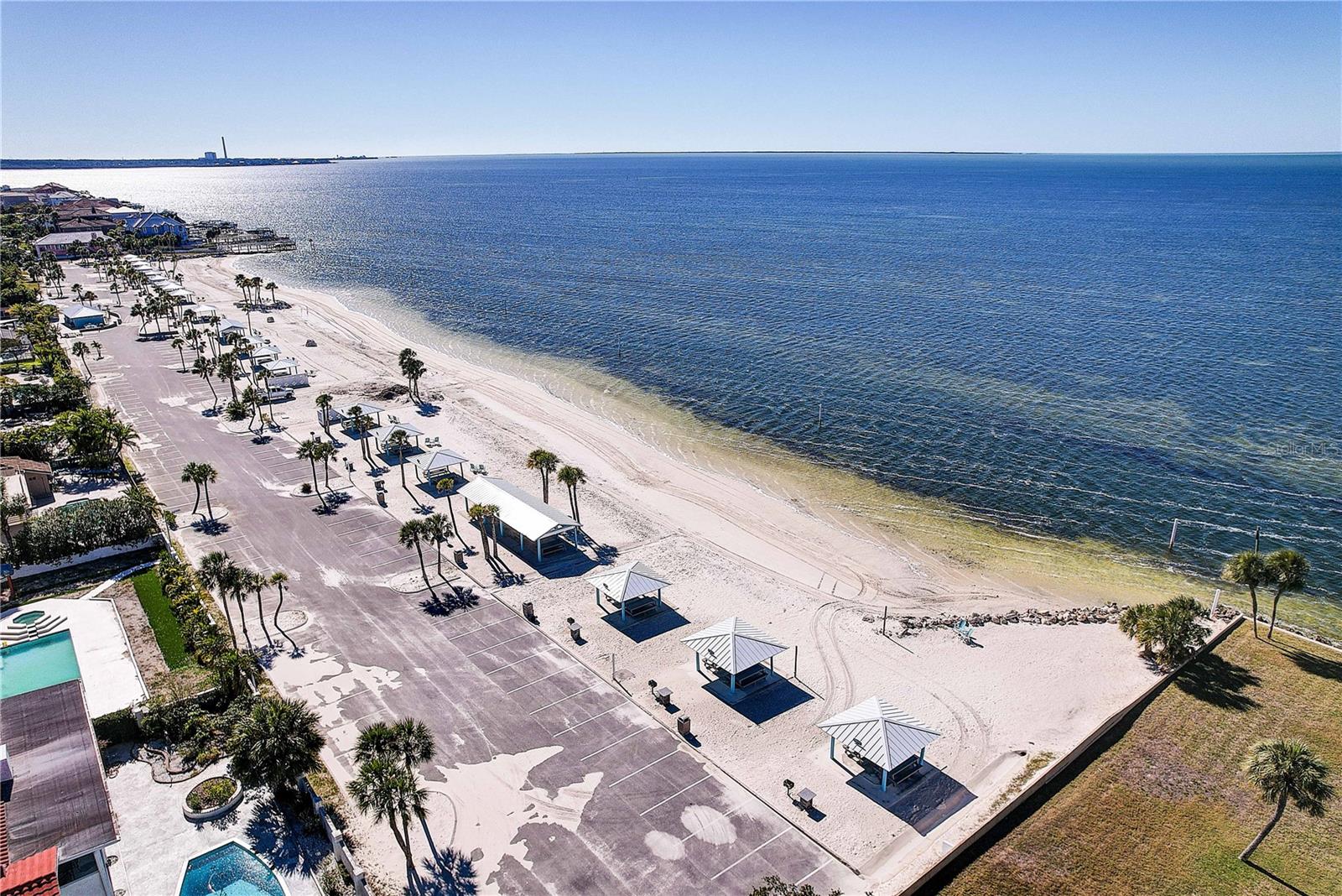The neighborhood has private beaches, Boat ramp ( key can be purchased for $100.00 a year to launch your boat at any time.