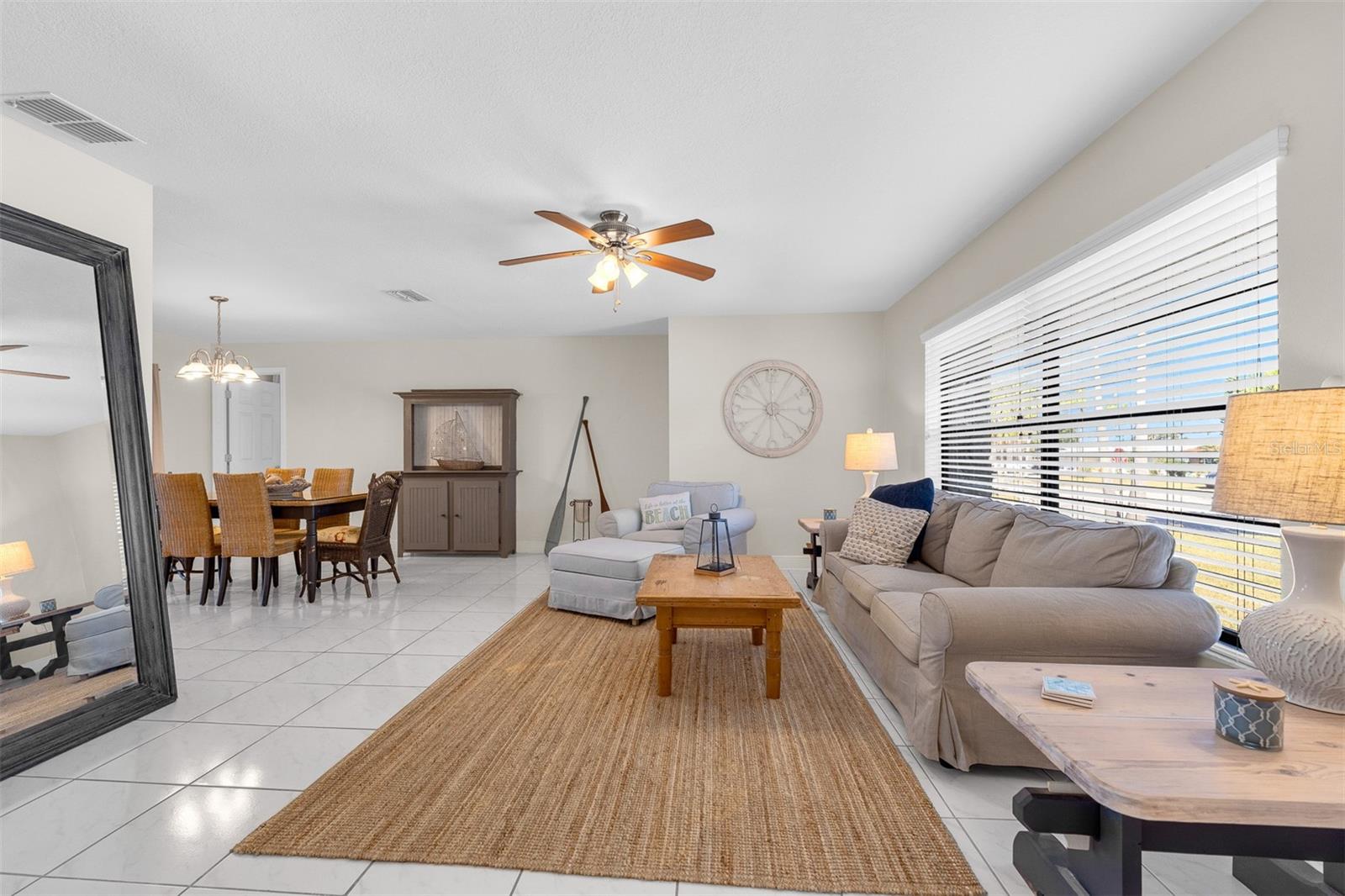 Open Floor Plan. Living room 16 X 14'8"