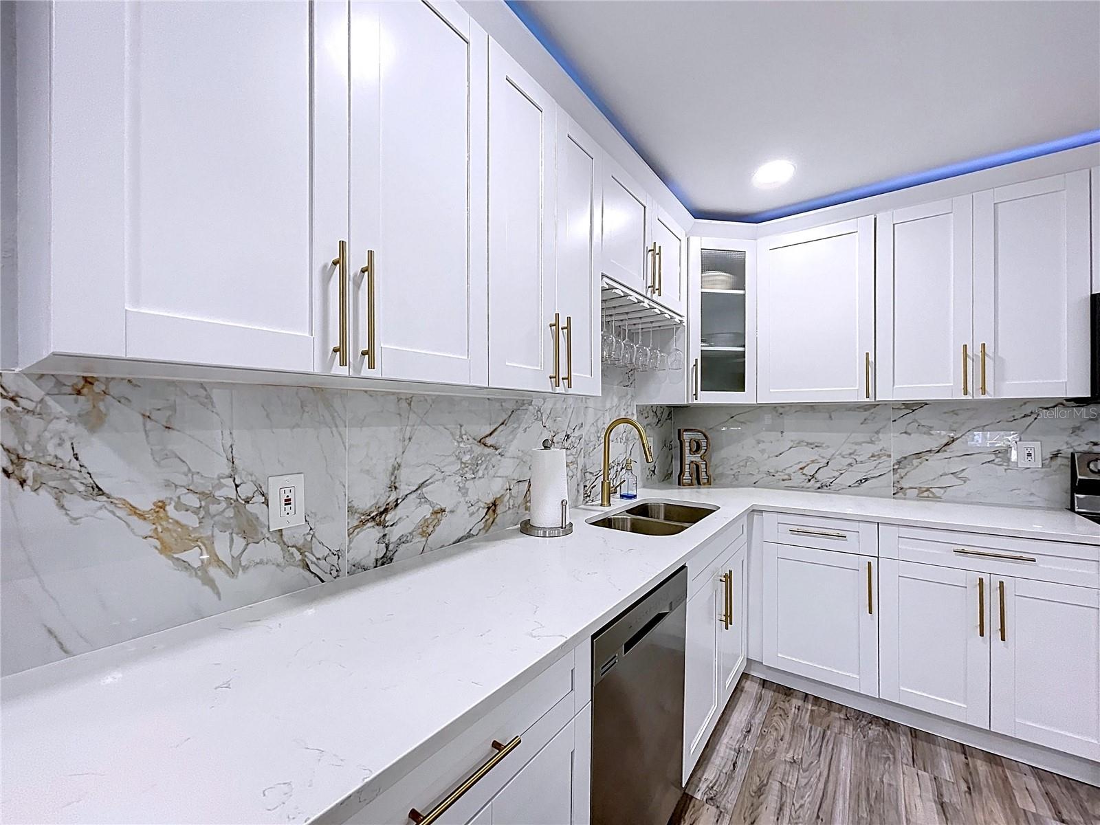 Granite tile backsplash adds adesigners touch