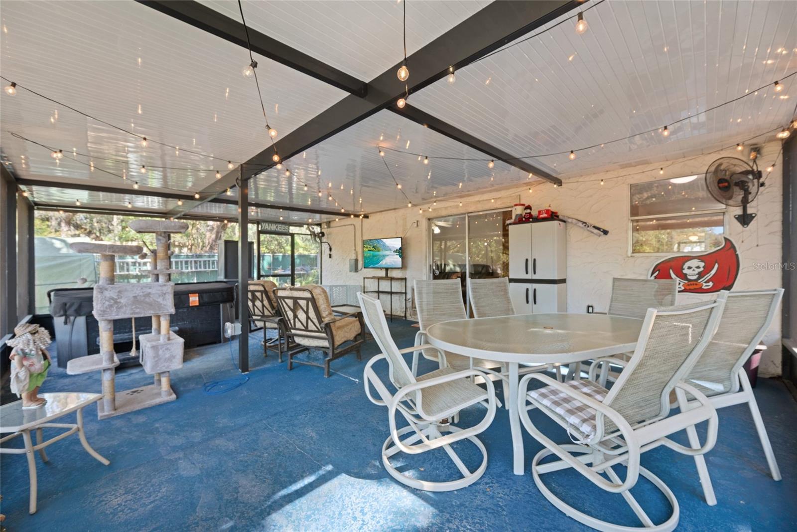 Multiple Seating Areas