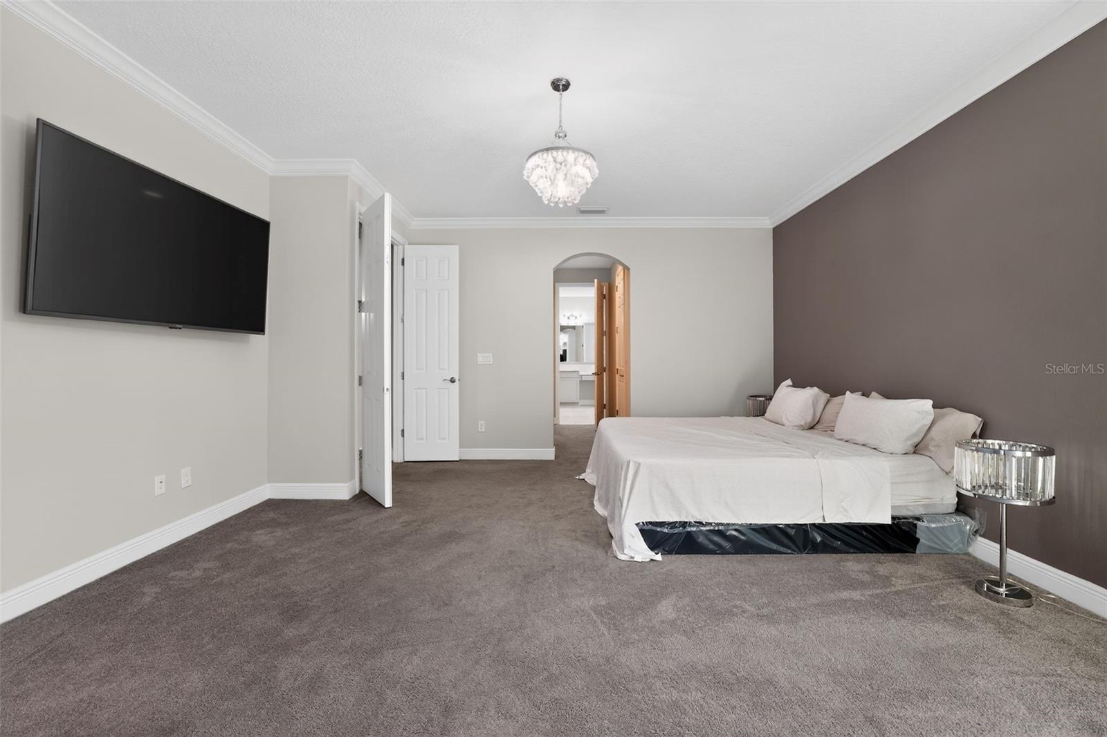 First floor owner's bedroom