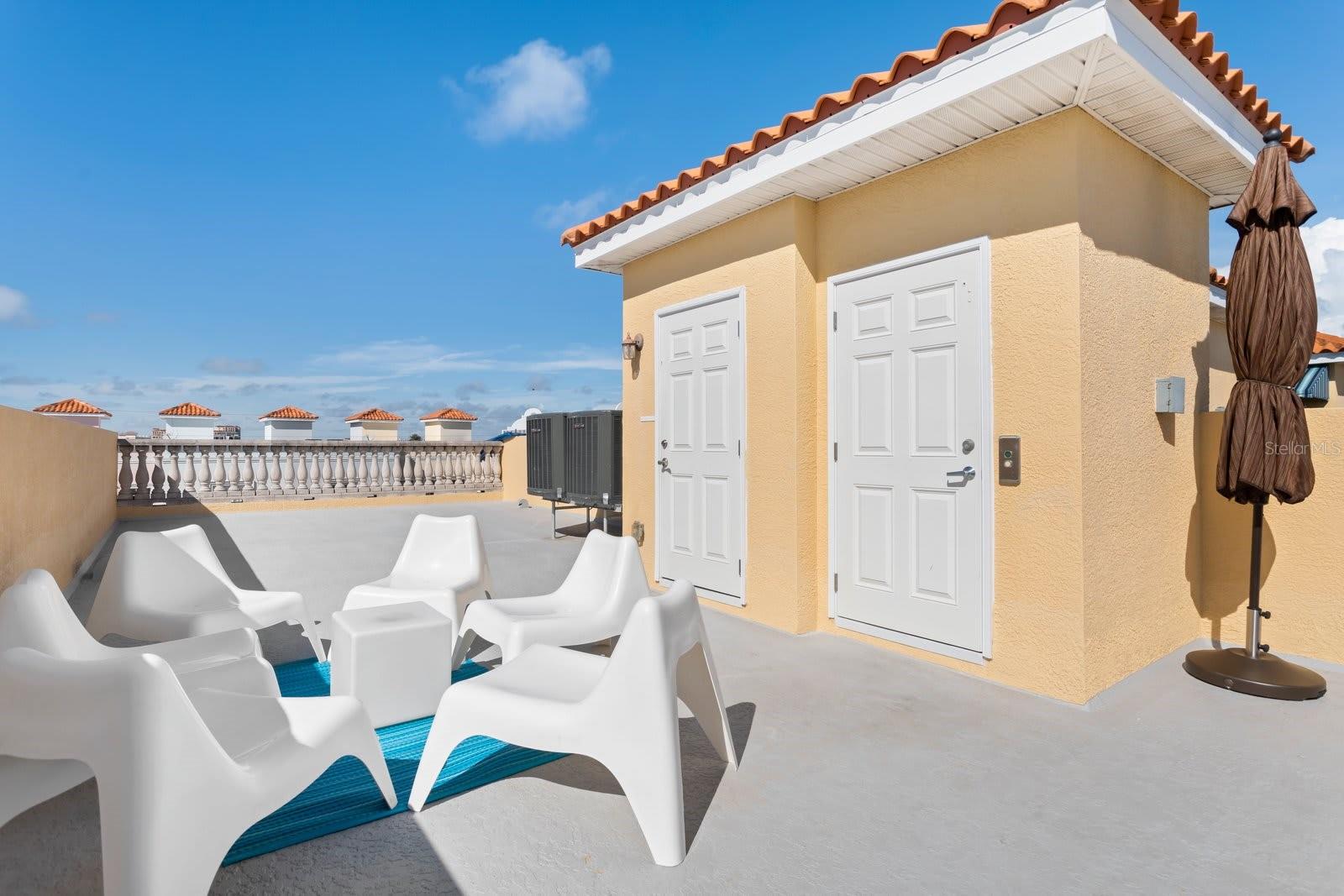 1,100 Sq Ft Private Rooftop