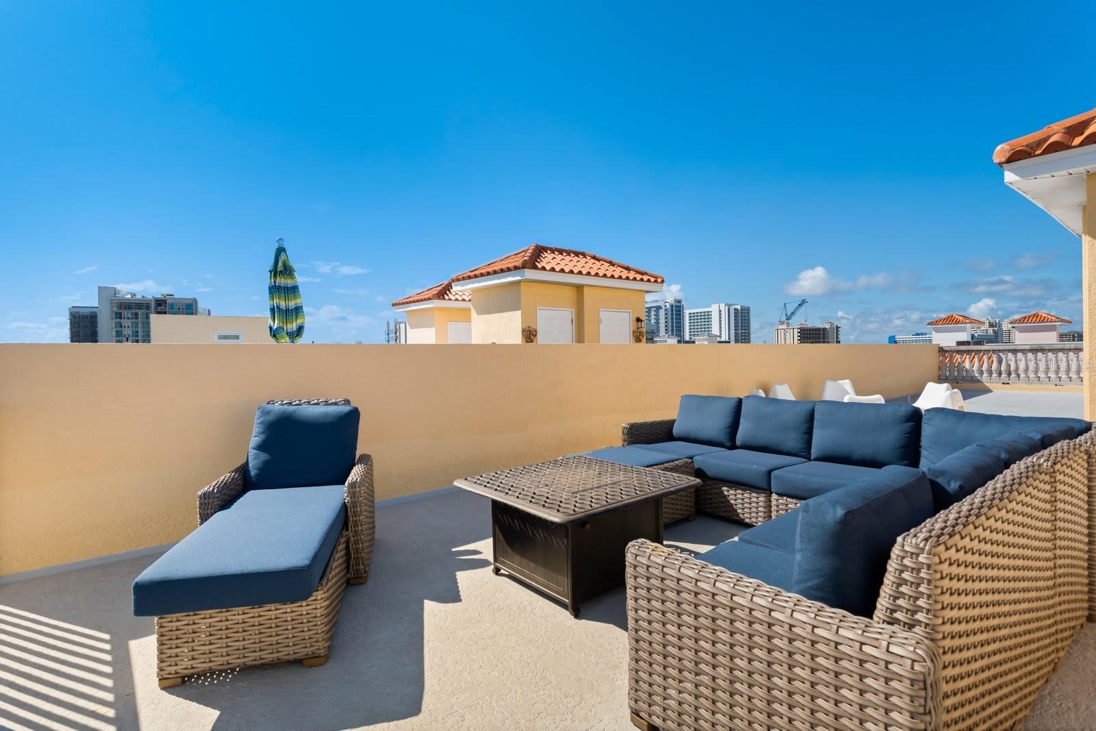 1,100 Sq Ft Private Rooftop