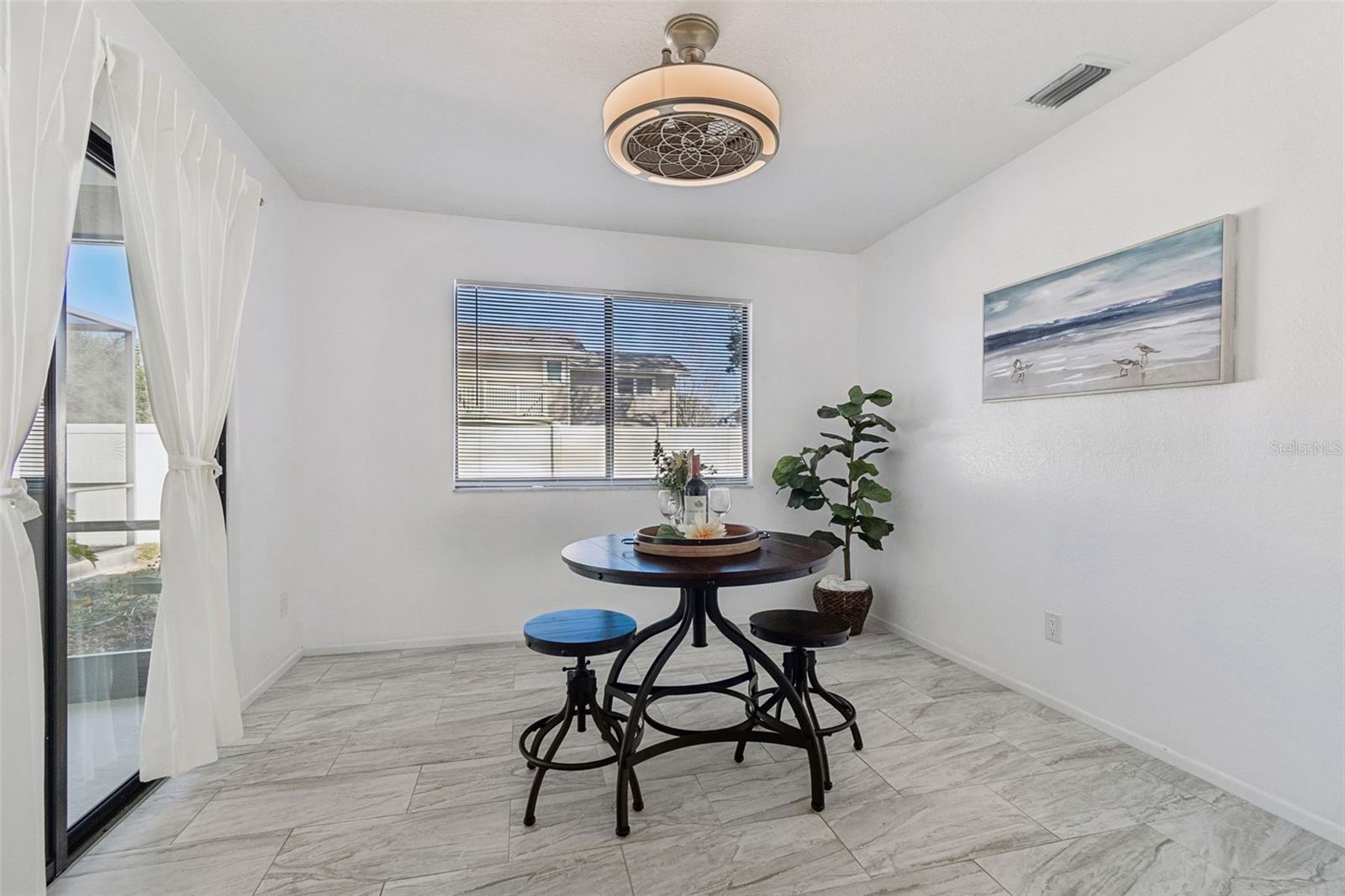 Eat in kitchen/dining