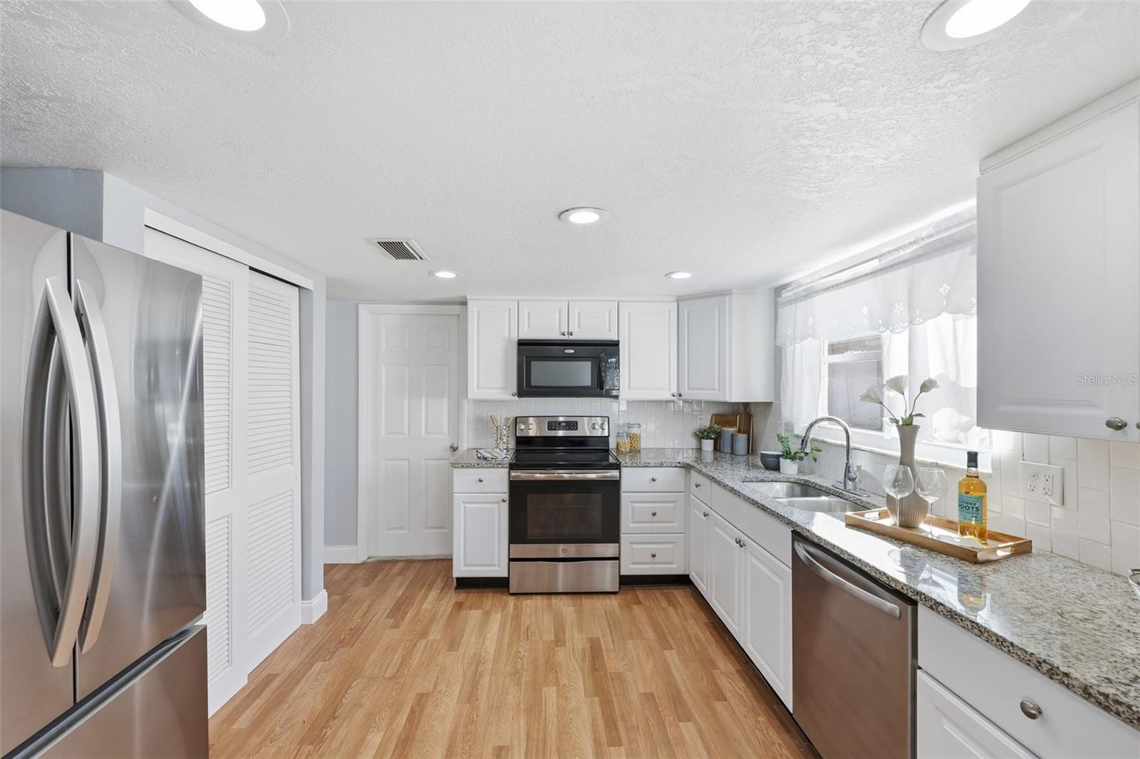 FULLY REMODELED KITCHEN