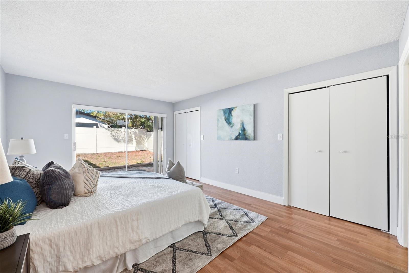 MASTER BEDROOM WITH ACCESS TO THE BACK YARD THROUGH SLIDING DOORS