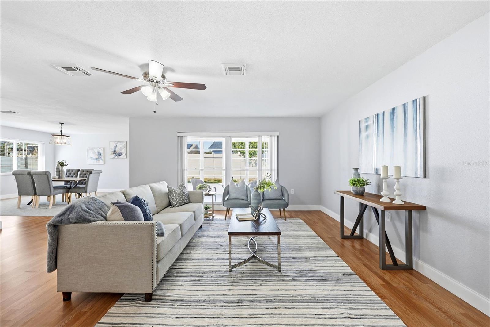 LARGE LIVING ROOM/DINING ROOM OPEN FLOOR PLAN