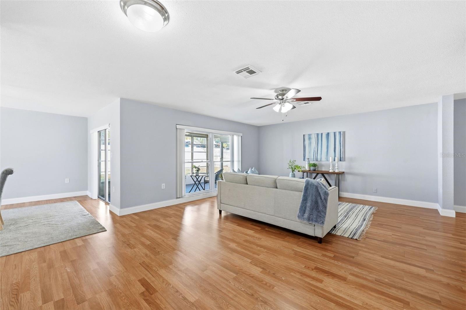 LIVING ROOM/ DINING ROOM AREA WITH ACCESS TO THE BACK YARD THROUGH FRENCH DOORS