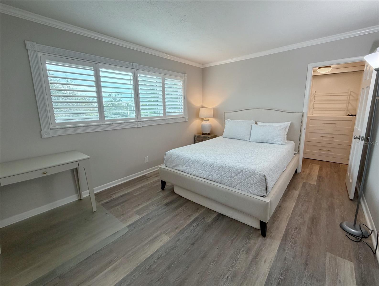 Bedroom 2/ Guest bedroom with a walk in closet.