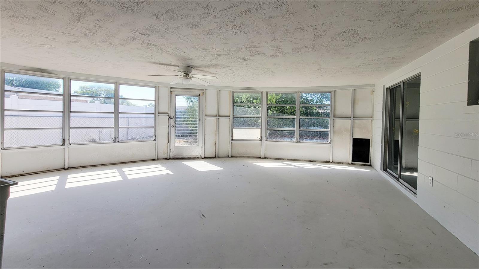 Oversized lanai